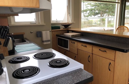 Campbell River Apartamento | Seaside Cottage, 2 habitaciones, bañera de hidromasaje, chimenea de gas, terraza amueblada, privado