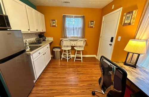 Riverdale Apartamento | Mother Earth's Heal Inn 1-bedroom apartment in fabulous Riverdale with WiFi, AC