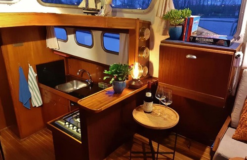 Amsterdam South Alquiler De Eote | Motor Yacht Almaz