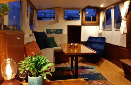 Amsterdam South Alquiler De Eote | Motor Yacht Almaz