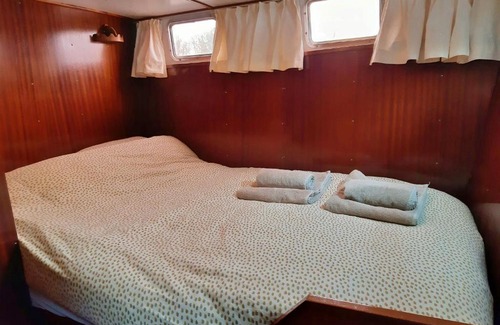 Amsterdam South Alquiler De Eote | Motor Yacht Almaz