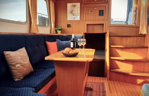 Amsterdam South Alquiler De Eote | Motor Yacht Amazone