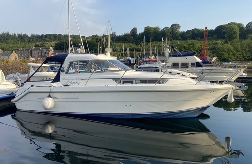Port Bannatyne Alquiler De Eote | Motor Yacht on Isle of Bute. Ideal for couples, or families. In Marina.