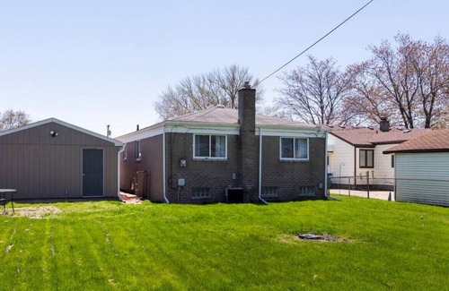 Warren Apartamento | Motown Chic + Movie Lounge >15 min to Detroit