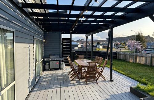 Motuoapa Casa | Motuoapa Getaway - Lake Taupo Holiday Home