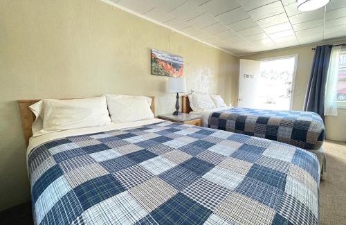 Zion National Park East Entrance Apartamento | Mount Carmel Motel & RV Near Zion NP Bryce Room