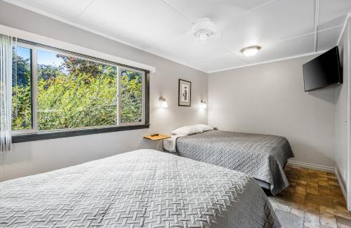 Quilcene Casa | Mount Ellinor, Room 11 at Mount Walker Inn