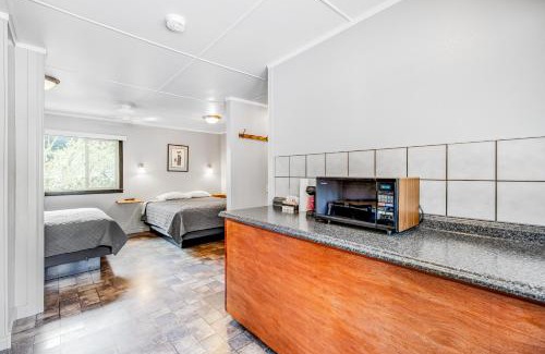 Quilcene Casa | Mount Ellinor, Room 11 at Mount Walker Inn
