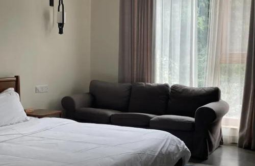 Emeishan Casa | Mount Emei Bamboo Private Hot Spring Bed and Breakfast