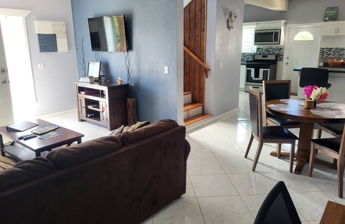 All Saints Casa | Mount Joy Getaway