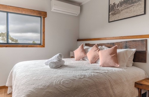 Mount Mee Cabina | Mount Mee Country Lodge