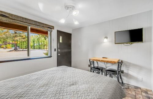 Quilcene Casa | Mount Skokomish Room 3 at Mount Walker Inn