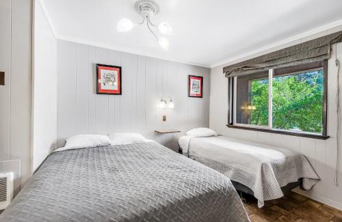 Quilcene Casa | Mount Townsend Room 5 at Mount Walker Inn