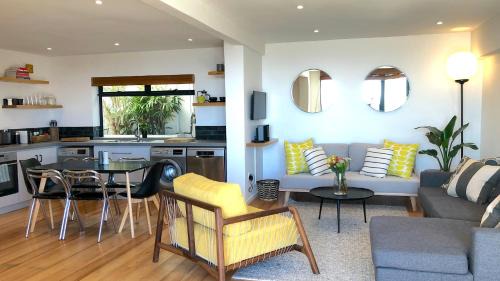 Cape Town City Centre Casa | Mountain and Harbour Views - Grand Vue Cottage