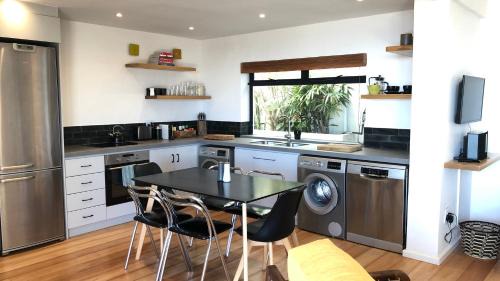 Cape Town City Centre Casa | Mountain and Harbour Views - Grand Vue Cottage