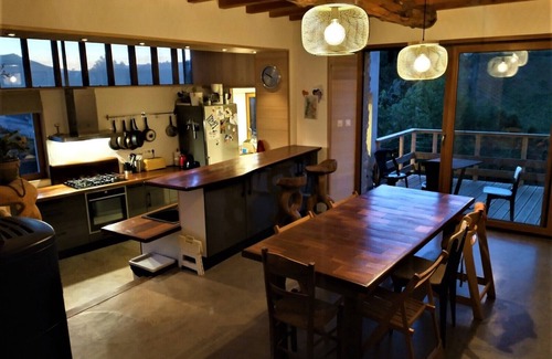 Saint-Roman Casa | Mountain and river will treat you to the top of this medieval village.