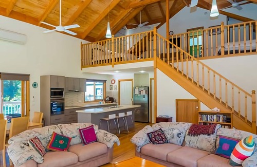 Marysville Casa | MOUNTAIN ASH LODGE set amongst the trees