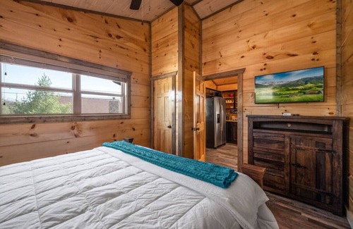 Sevierville Cabina | Mountain Cabin/Indoor Pool/Hot Tub/Games/Views