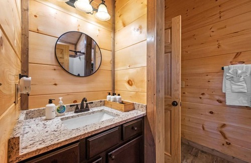 Sevierville Cabina | Mountain Cabin/Indoor Pool/Hot Tub/Games/Views