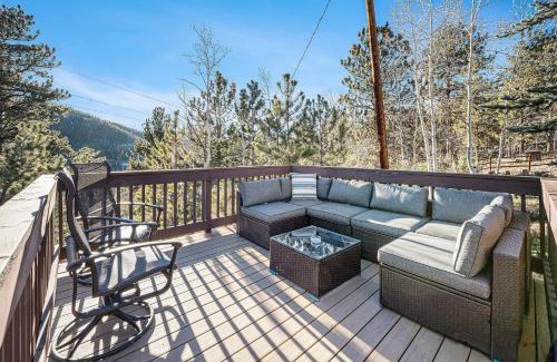 Bailey Casa | Mountain Cabin W Balcony Views & Hot Tub
