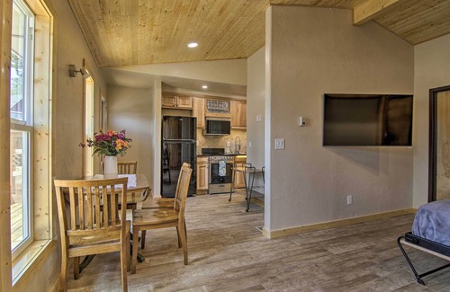 Woodland Park Apartamento | Mountain Cabin, Walk to Dining/Memorial Park!