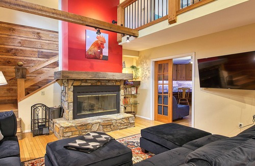 Leicester Cabina | Mountain Cabin with Hot Tub, Fire Pit, & Views ~ Sleeps 14!