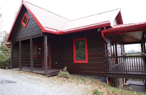Sparta Casa | Mountain Cabin with Views of the Blue Ridge Parkway and the Piedmont