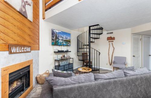 Gatlinburg Casa | Mountain Calling - Resort Pool, WIFIO, 685 FREE tickets each paid day!