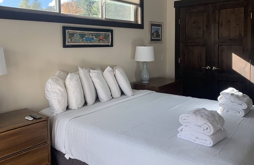 Keystone Chalet De Esquí | Mountain Chalet w private hot tub, walk to slopes. Pet Friendly. Sleeps 6