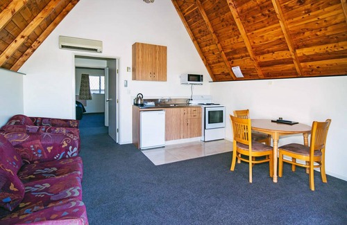 Twizel Hotel | Mountain Chalets Motel