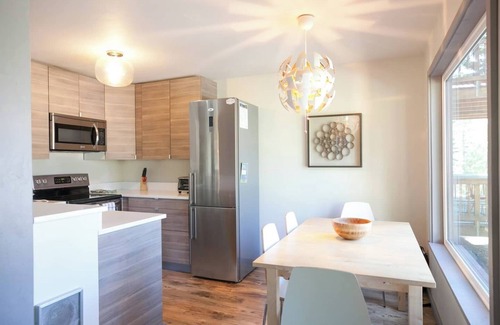 Alpine Meadows Condominio | Mountain Chic Condo | Near Village at Palisades
