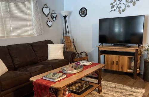 Farmington Casa | Mountain Clay Hideaway Couple’s Retreat w/Hot Tub