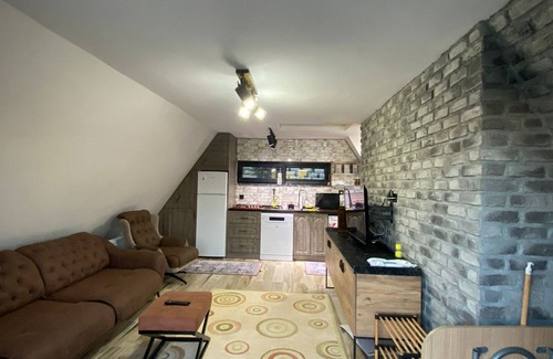 Kartepe Complejo | Mountain Cottage Havuzlu Dağ Evi/ Eşmeahmediye