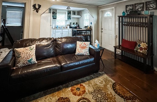 Shenandoah Cabina | Mountain Cottage with Private Views and Hot Tub!!