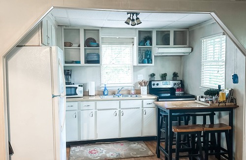 Shenandoah Cabina | Mountain Cottage with Private Views and Hot Tub!!
