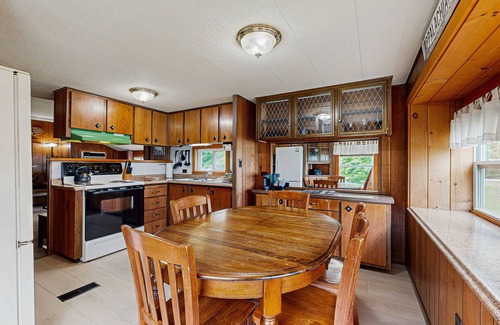 Lincoln Cabaña | Mountain cottage with private chimnea, W/D, off-site amenities - great location