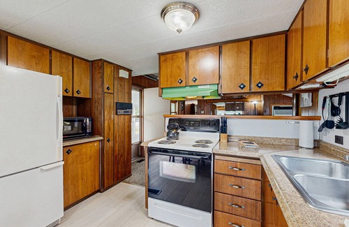 Lincoln Cabaña | Mountain cottage with private chimnea, W/D, off-site amenities - great location