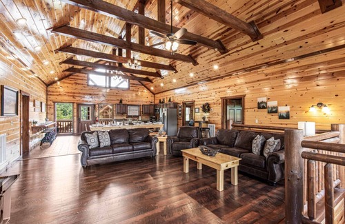Caton Apartamento | ~LUXURY~ INDOOR POOL/GAZEBO/OUTDOOR FIREPLACE/GAME RM/GOLDEN TEE/ SAUNA/HOT TUB!