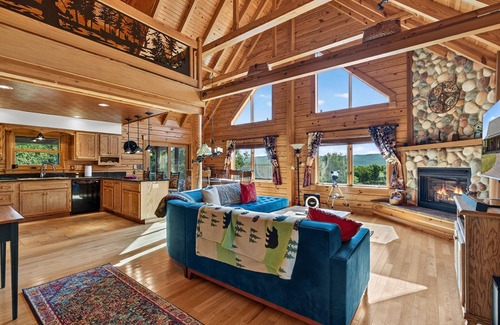 Kirby Chalet De Esquí | Mountain Escape on 6 acres w Hot Tub & Privacy