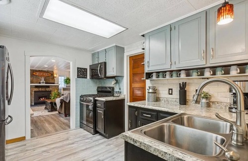 Idaho Springs Casa | ✨Mountain Escape ~With Hot Tub Near Mt Blue Sky✨