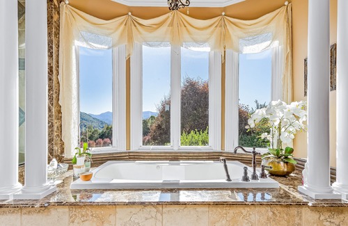 Leicester Casa | Mountain estate with hot tub, sauna, gym, home theater, game room, & WiFi