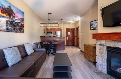 Olympic Valley Condominio | Mountain Facing Ski-In/Ski-Out Top Floor 1 Bedroom Condo