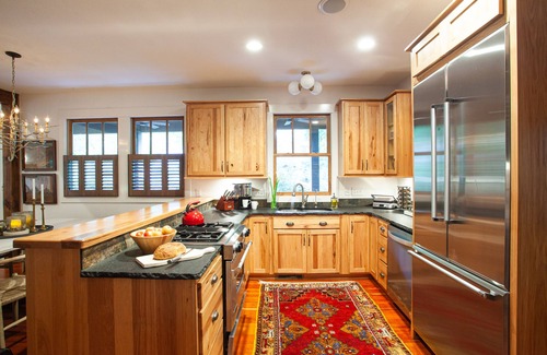 Cheshire Cabina | Idle Awhile: Village of Cheshire I Pet Friendly I Modern 3 BR / 3 BA Home