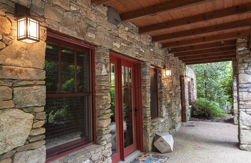 Cheshire Cabina | Idle Awhile: Village of Cheshire I Pet Friendly I Modern 3 BR / 3 BA Home