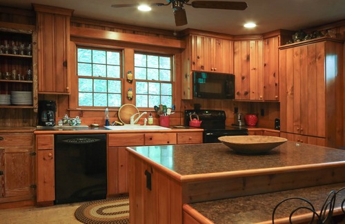 Black Mountain Cabaña | Mountain Getaway at Montreat! Wyck Road Cottage - Event Friendly!