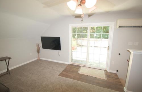 James Creek Apartamento | Mountain Getaway with Lake View