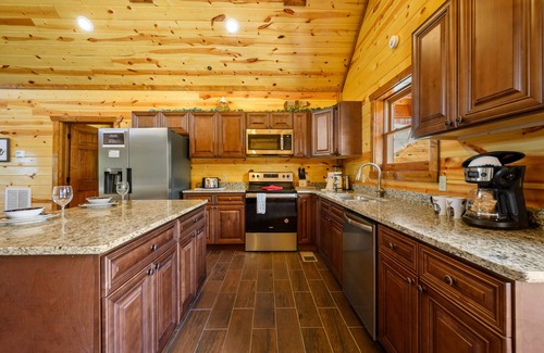 Caton Cabina | ★Mountain Grace★ | Pool House, Hot Tub, Sleeps 26