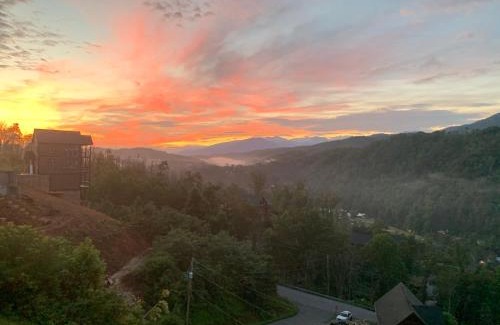 Gatlinburg Casa | Mountain Haven - Relax & enjoy AMAZING 180 Degree Views of Mt LeConte