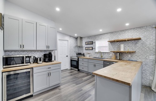 Tobyhanna Casa | Mountain Haven Retreat: Brand New 8BR/3BA Sleeps 18