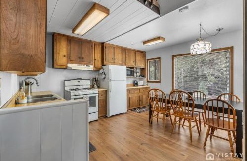 Duck Creek Village Casa | Mountain Haven w/Fire Pit & Private Cul-de-Sac